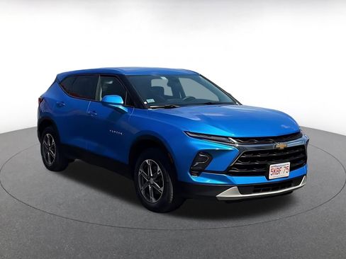 Used 2025 Chevrolet Blazer LT FWD image 3