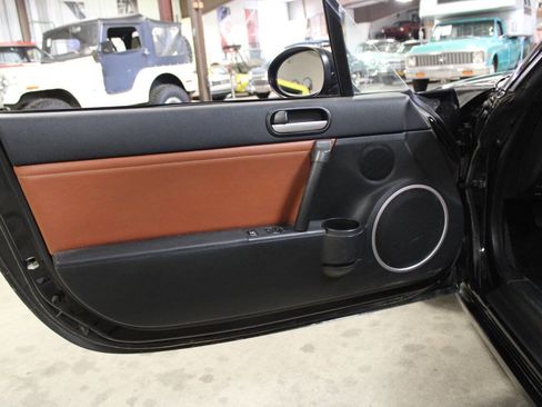 Used 2008 MAZDA MX-5 Miata Grand Touring w/ Premium Pkg image 40
