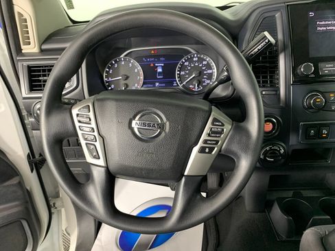 Used 2022 Nissan Titan SV AWD/4WD image 21