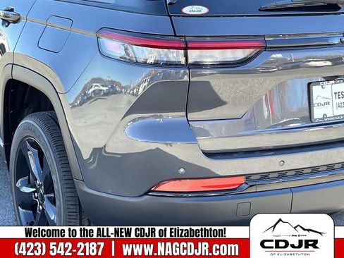 New 2025 Jeep Grand Cherokee Altitude image 5