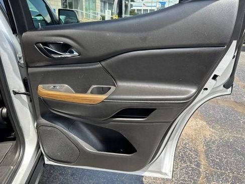 Used 2019 GMC Acadia SLE FWD image 22