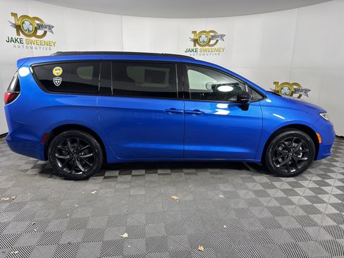 New 2026 Chrysler Pacifica Select w/ S Appearance Package AWD/4WD image 11