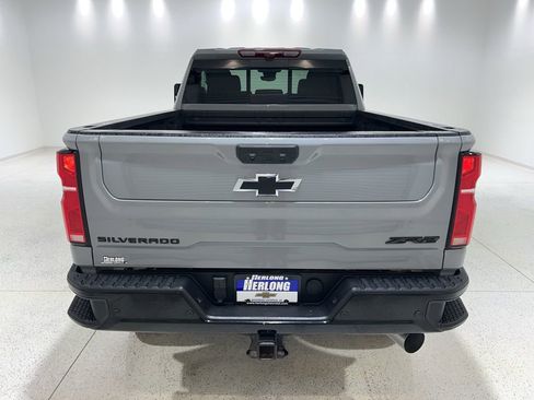 Used 2024 Chevrolet Silverado 2500 ZR2 w/ Technology Package image 4