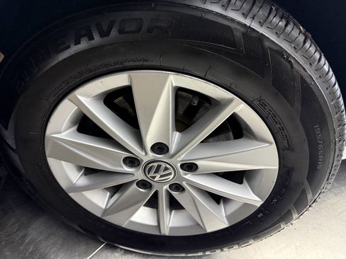 Used 2015 Volkswagen Golf S image 21