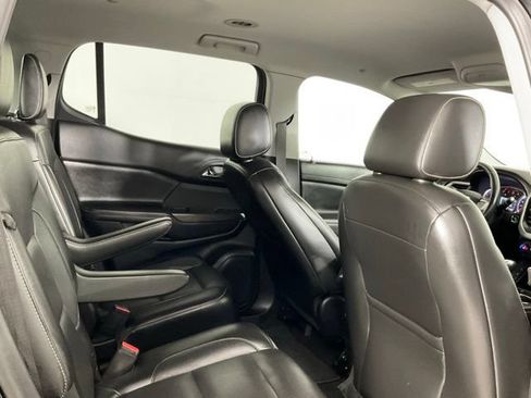 Used 2019 GMC Acadia SLT FWD image 20