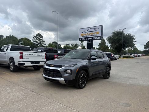 Used 2021 Chevrolet TrailBlazer LT w/ Convenience Package FWD image 3