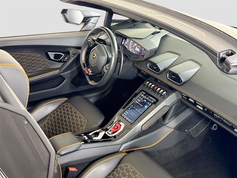 Used 2020 Lamborghini Huracan EVO image 23