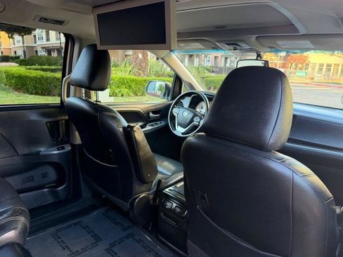 Used 2015 Toyota Sienna SE Premium FWD image 64