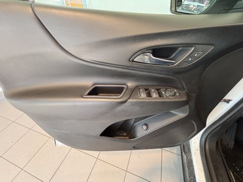 Used 2018 Chevrolet Equinox LT w/ Sun & Infotainment Package AWD/4WD image 10