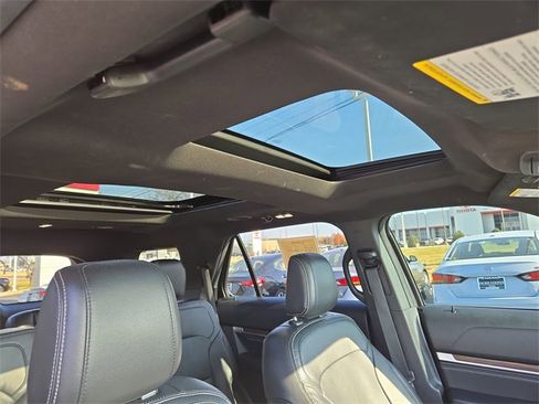 Used 2018 Ford Explorer Limited image 15
