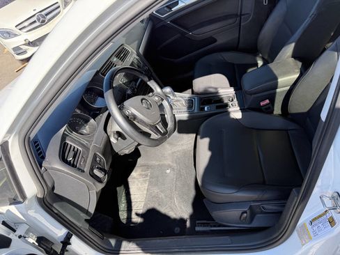 Used 2015 Volkswagen e-Golf SEL Premium image 17