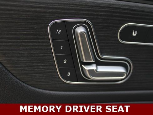 New 2025 Mercedes-Benz GLB 250 4MATIC image 14