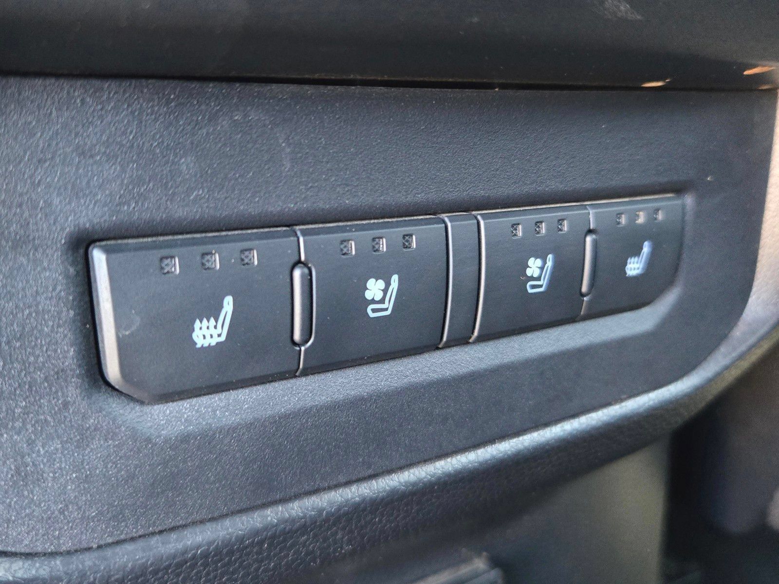 Used 2024 Toyota Tundra Platinum AWD/4WD image 10