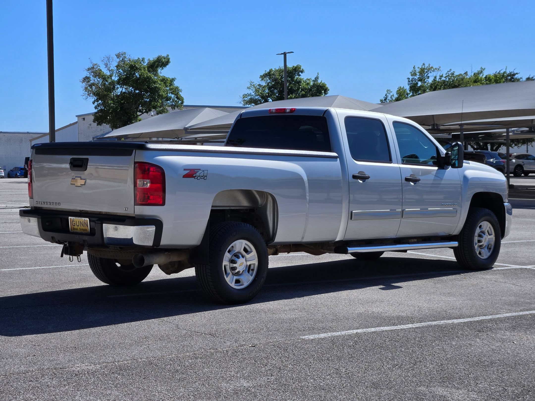 Used 2010 Chevrolet Silverado 3500 LT w/ Interior Plus Package AWD/4WD image 3
