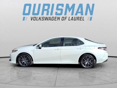 Used 2021 Toyota Camry XLE image 4