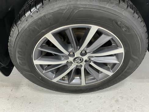 Used 2017 Toyota Highlander XLE AWD/4WD image 5