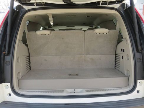 Used 2015 Cadillac Escalade Luxury AWD/4WD image 27