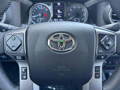 Used 2021 Toyota Tacoma SR5 w/ Trail Edition image 27