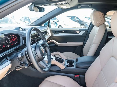 Used 2025 Porsche Cayenne image 25