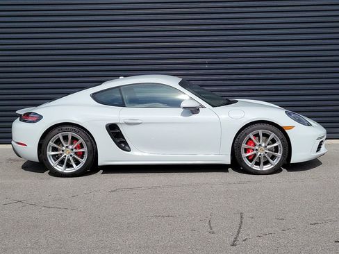 Certified 2019 Porsche 718 Cayman S RWD image 8