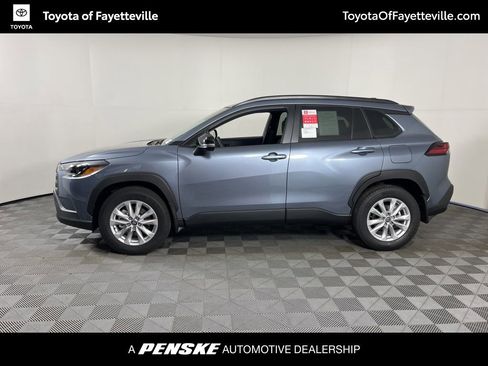 Used 2026 Toyota Corolla Cross LE image 2