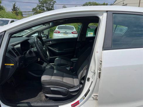 Used 2016 Kia Forte LX image 9
