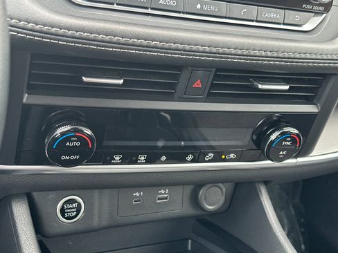 Used 2023 Nissan Rogue SV image 19