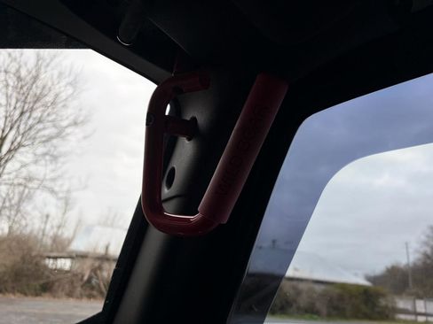 Used 2016 Jeep Wrangler Unlimited Rubicon image 14