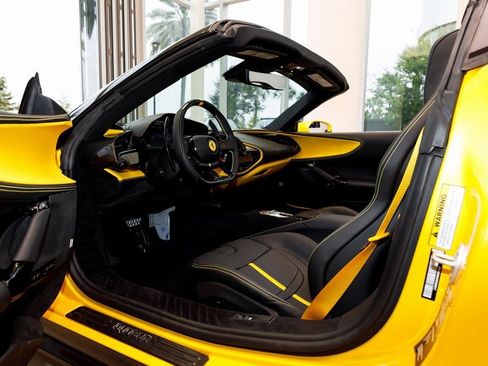 Used 2024 Ferrari SF90 Spider image 25