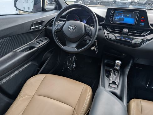Used 2018 Toyota C-HR XLE FWD image 19