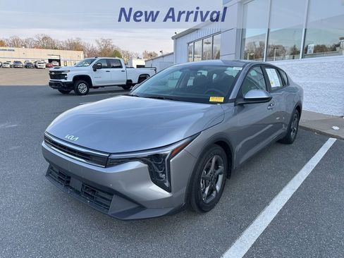 Used 2025 Kia K4 LXS image 1