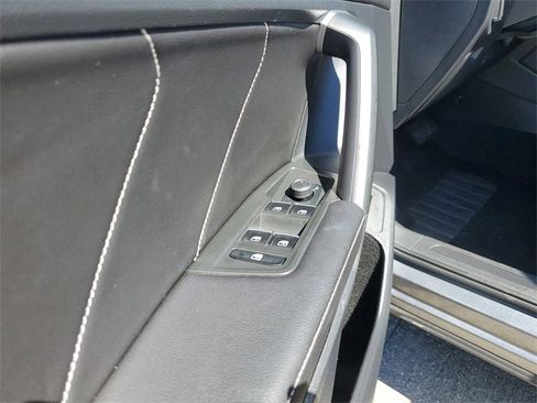 Used 2024 Volkswagen Tiguan SE image 17