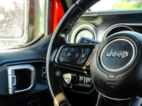 Used 2021 Jeep Gladiator Sport AWD/4WD image 14