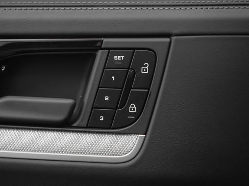 Certified 2025 Porsche Cayenne Coupe image 25