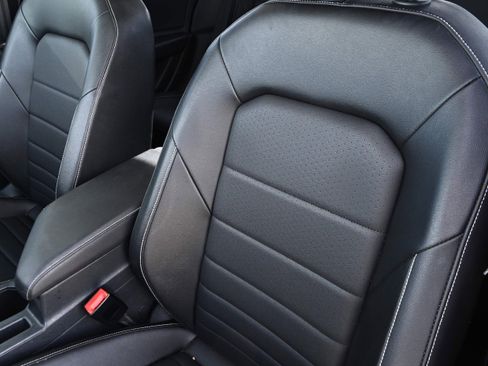 Used 2023 Volkswagen Jetta SE w/ Panoramic Sunroof Package image 10