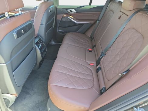 Used 2024 BMW X5 xDrive50e w/ Parking Assistance Package AWD/4WD image 17
