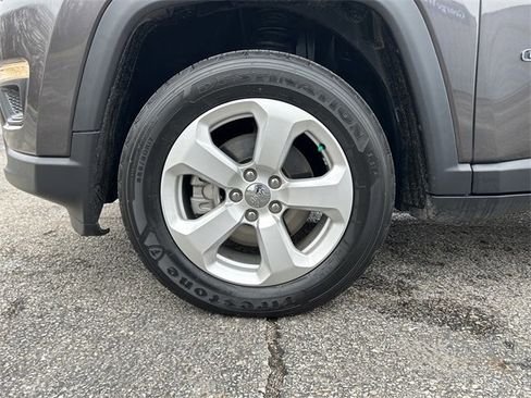 Used 2019 Jeep Compass Latitude w/ Cold Weather Group image 10