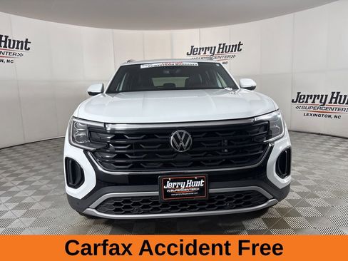 Used 2025 Volkswagen Atlas Cross Sport SE image 3