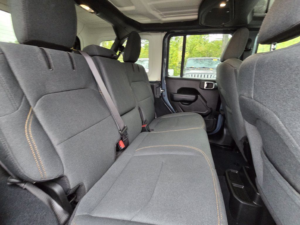 Used 2024 Jeep Wrangler Unlimited w/ Convenience Group AWD/4WD image 23