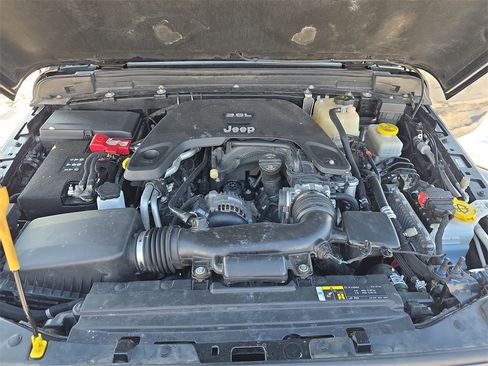 Used 2019 Jeep Wrangler Unlimited Sahara w/ Uconnect 4C Nav & Sound Group image 32