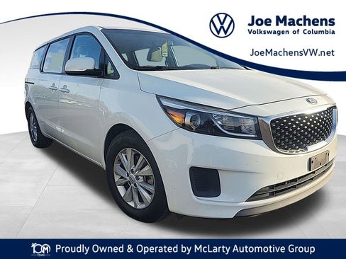 Used 2018 Kia Sedona L image 1