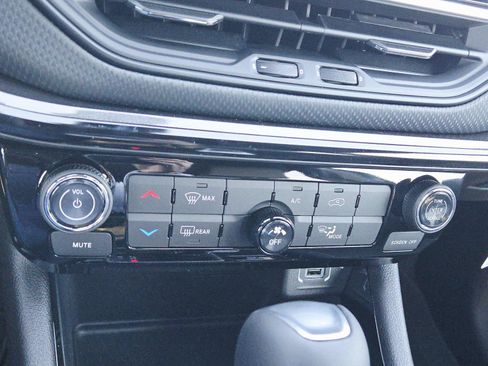 New 2026 Jeep Compass Latitude AWD/4WD image 24