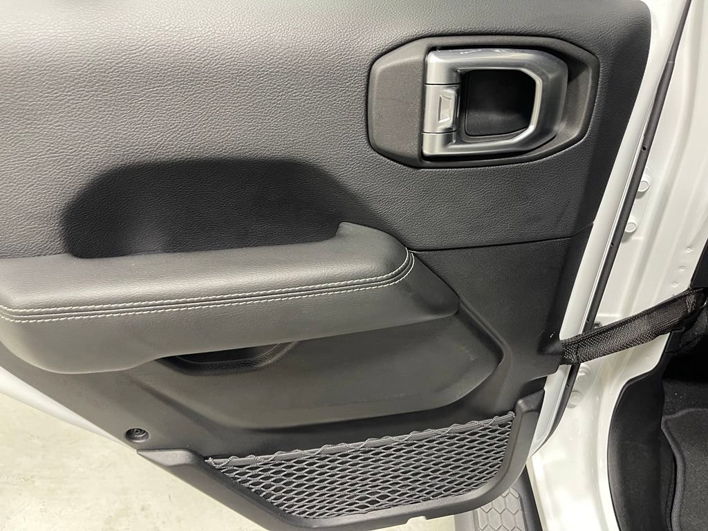 Used 2019 Jeep Wrangler Unlimited Sahara AWD/4WD image 24