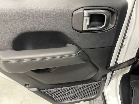Used 2019 Jeep Wrangler Unlimited Sahara AWD/4WD image 24