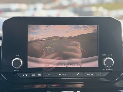 Used 2022 Nissan Pathfinder S image 29