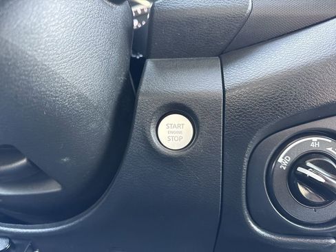 Used 2022 Nissan Frontier SV image 21