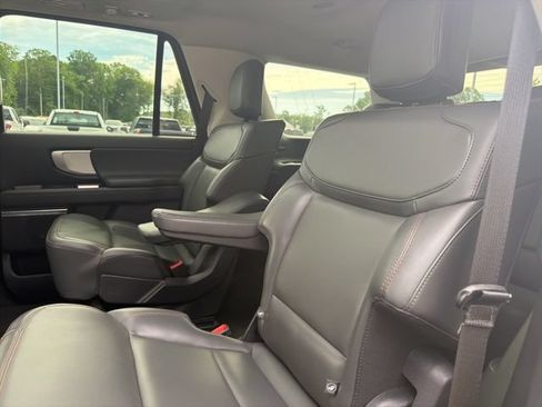 Used 2025 Ford Expedition Active AWD/4WD image 19