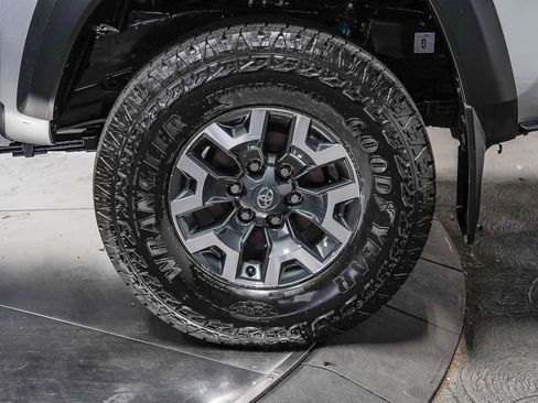 Certified 2023 Toyota Tacoma TRD Off-Road AWD/4WD image 10
