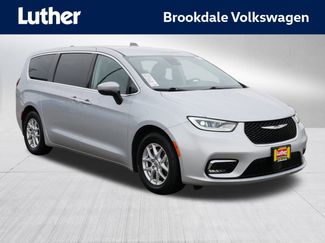 Used 2023 Chrysler Pacifica Touring-L video 1