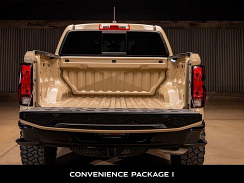 Used 2023 Chevrolet Colorado Trail Boss w/ Technology Package image 9